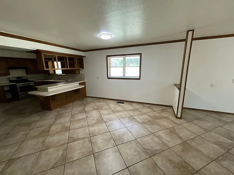 2750 N Midwest Blvd — Photo 5