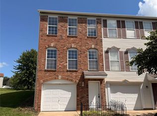 6 Robinson Circle Dr, Saint Louis, MO 63136