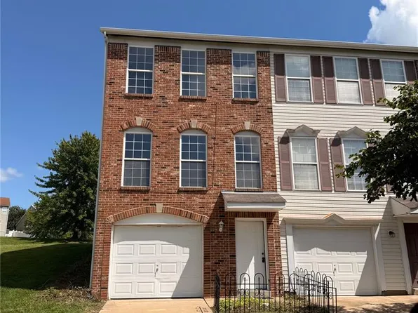 6 Robinson Circle Dr, Saint Louis, MO 63136