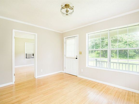 3rd image of 2035 Courtland St