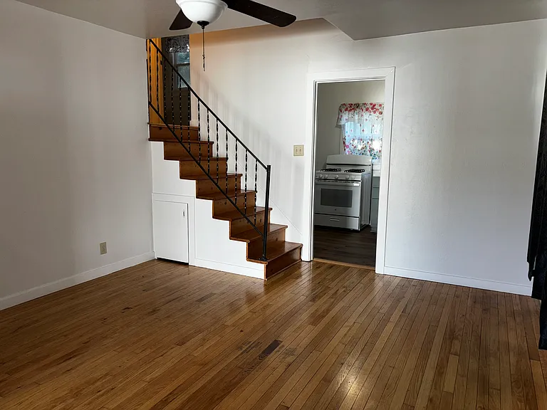 125 Bruning Ave #C — Photo 3
