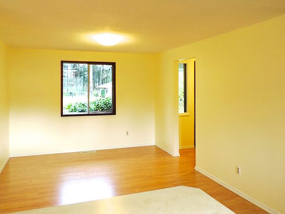 4th image of 1703 Farwell Ave NW