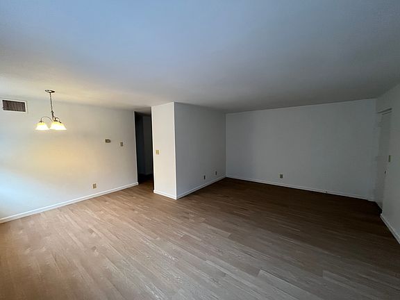 4th image of 12916 N Cresap St SW #14be5f99f