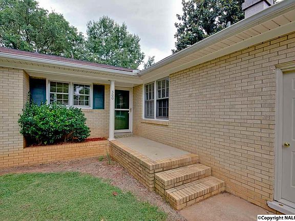 4th image of 300 Glenwood Dr