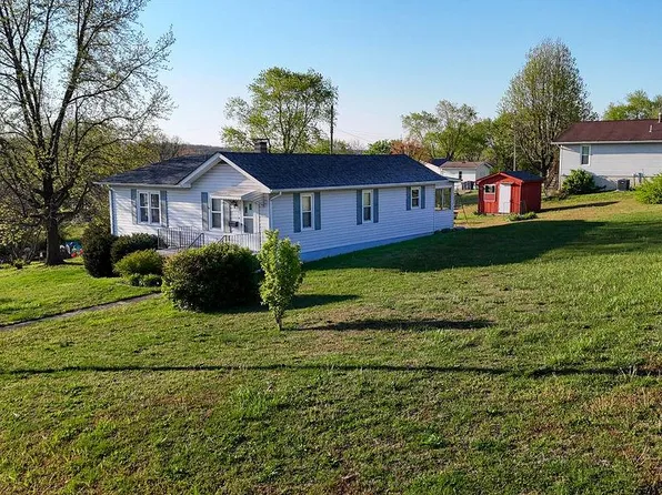 321 Lake St, De Soto, MO 63020
