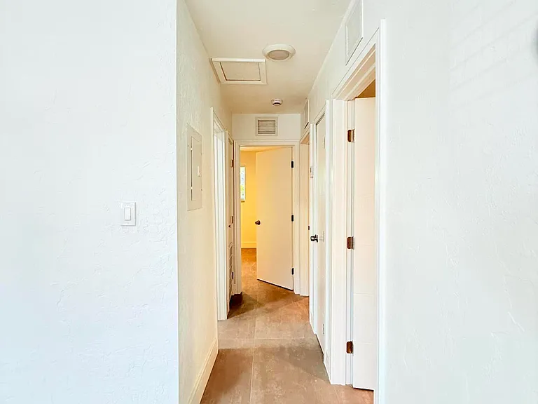2611 NW 21st St — Photo 4