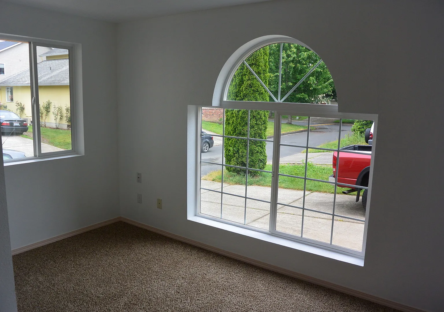 Beautiful 3 Bedroom Home in Woodland - 1994 Meadowood Loop — Photo 4