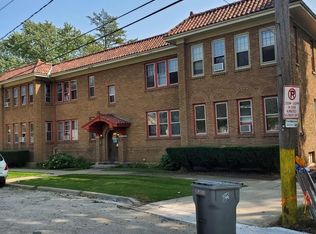 155 Washburn St #1E, Elgin, IL 60123