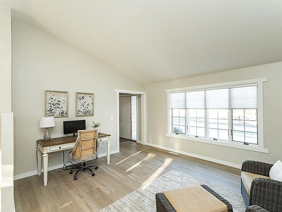 5th image of 926 Plymouth Ln NW