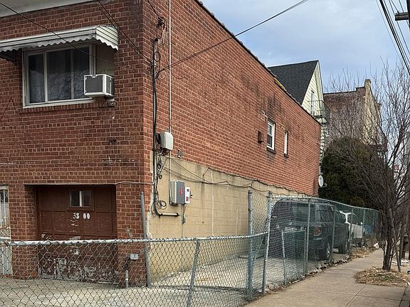 2nd image of 3800 Bronxwood Avenue