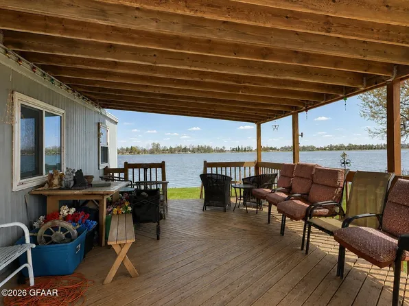 7064 N Shore Dr, Hatton, ND 58240