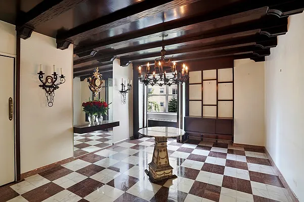 Sold by Sloane Square | media 19