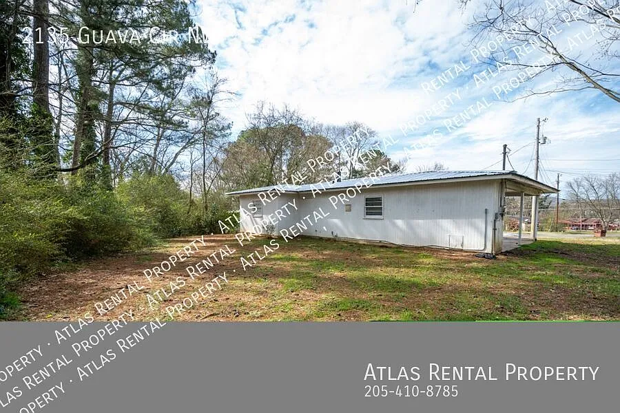 Cozy & Renovated 3BR Home in Huntsville Move-In Ready! — Photo 3