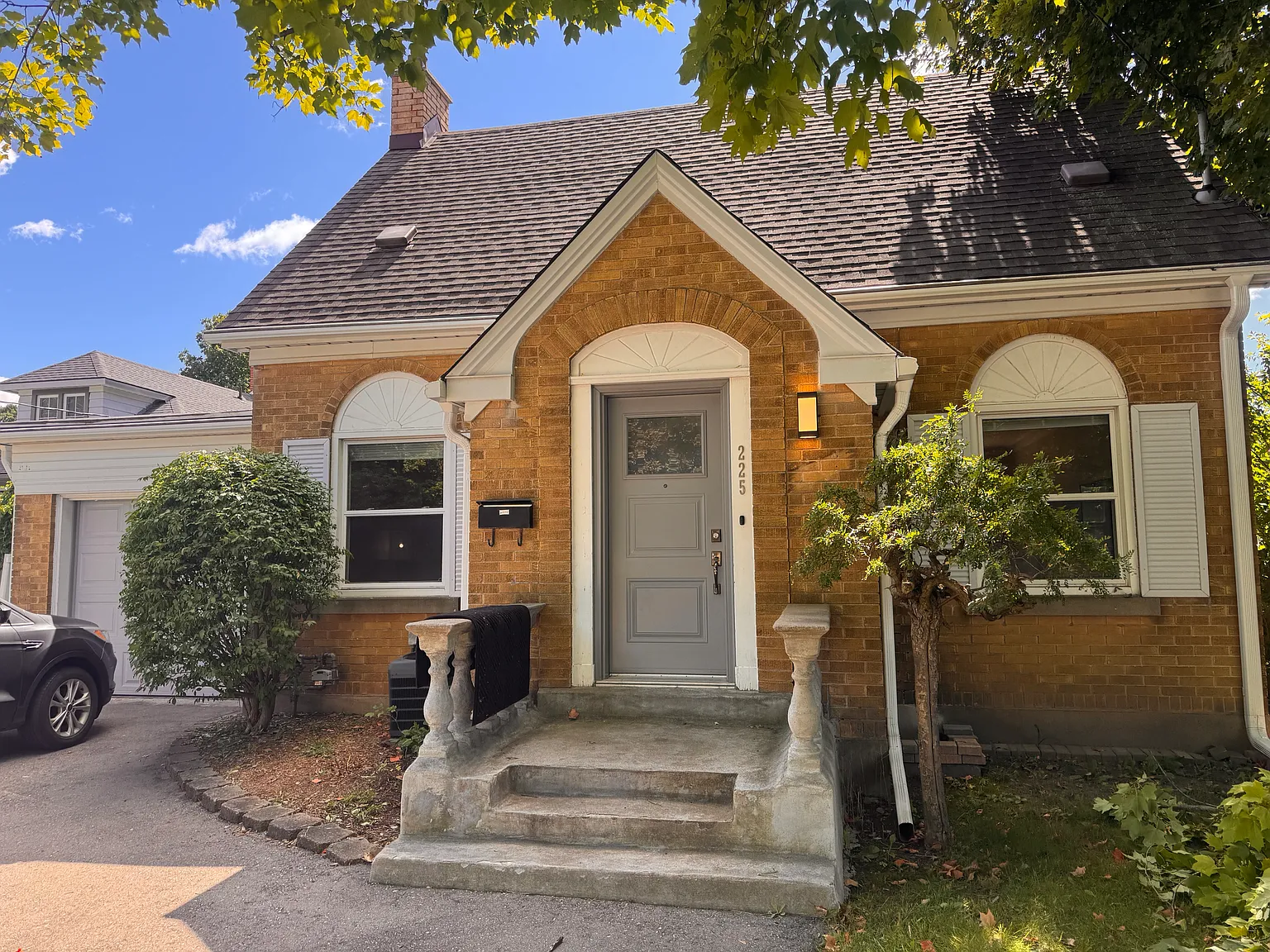 225 Bridgeport Road East Waterloo — Photo 1