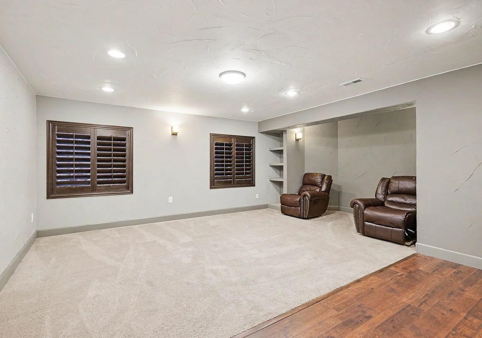 Available NOW! 1 Bedroom 1 Bath Beautiful Private Unit in Basement. — Photo 3