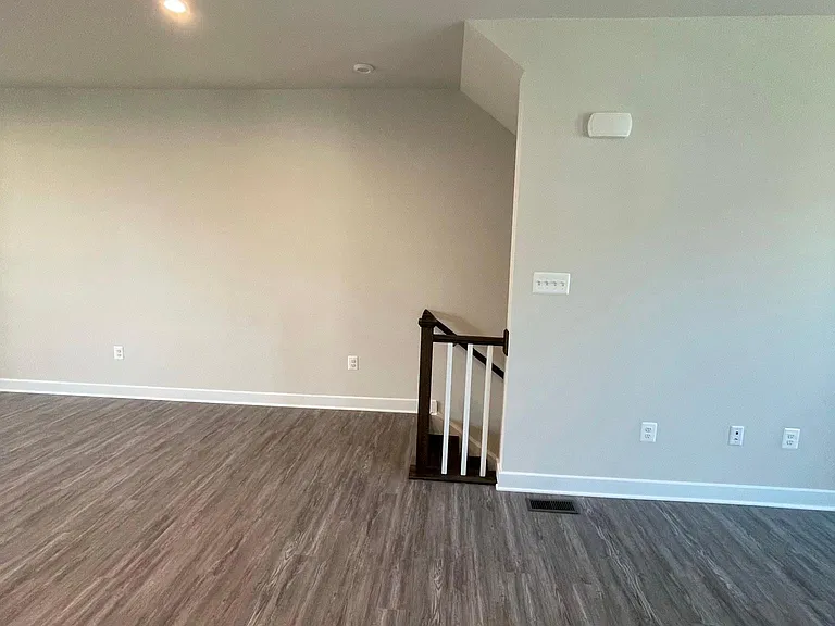 8666 Shady Pines Dr — Photo 3