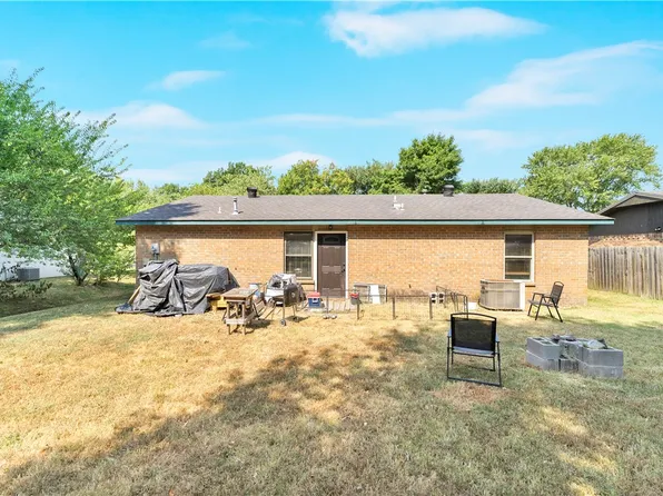 2701 N 3rd St, Rogers, AR 72756
