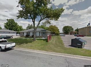 701 Robinwood Ln, Hopkins, MN 55305