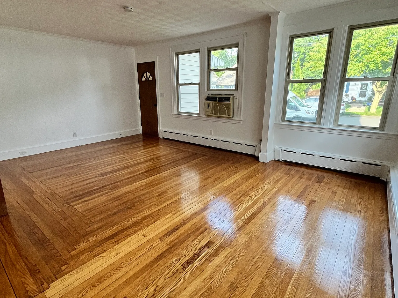 2 bed, 1.0 bath, 2400 sqft, $2,100 — Photo 4