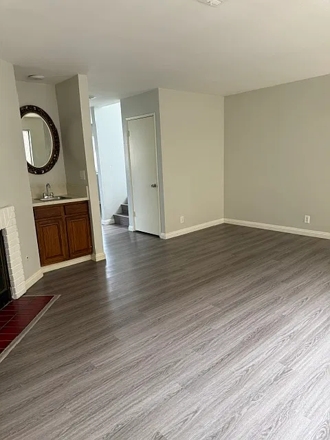 3 bed, 2.5 bath, 1359 sqft, $3,300 — Photo 2