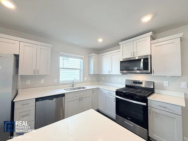 2216 Trailside Dr NE — Photo 4