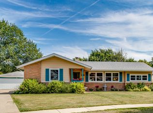 1189 Bosworth Ln, Elk Grove Village, IL 60007