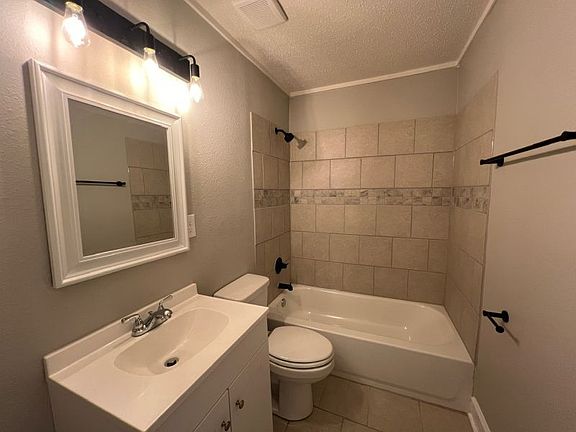 3rd image of 2724 Enterprise Ave