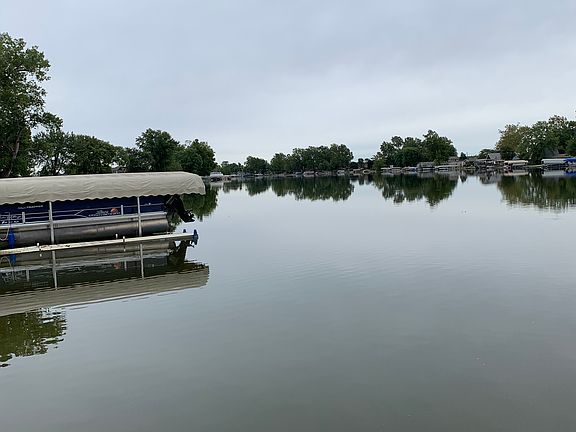 3rd image of 2281 W Shore Dr