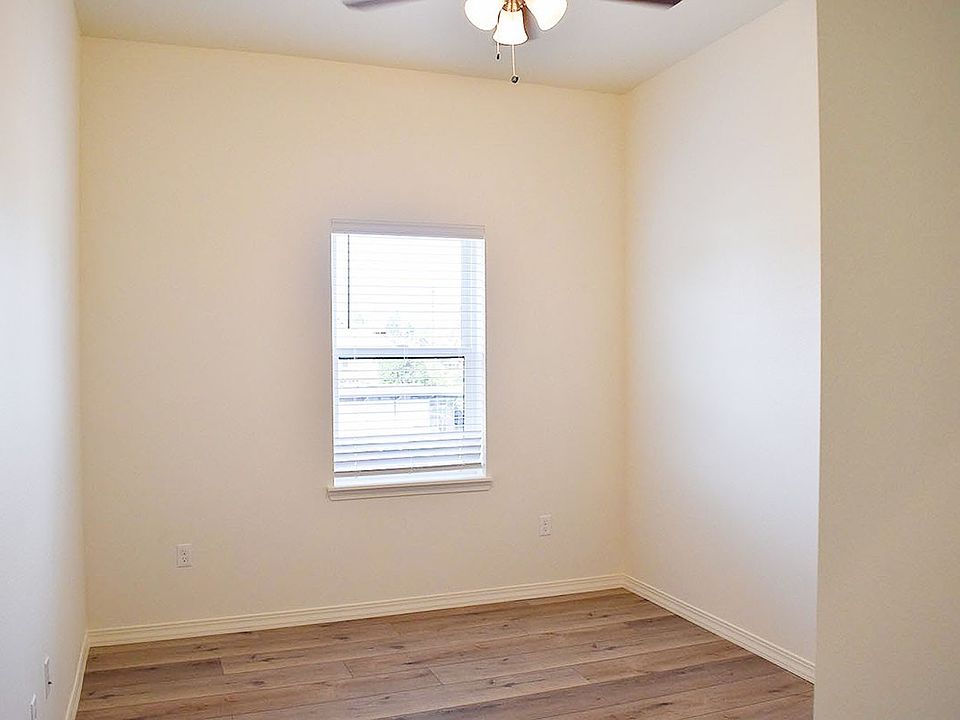 1st image of 5120 N Lombard St #208