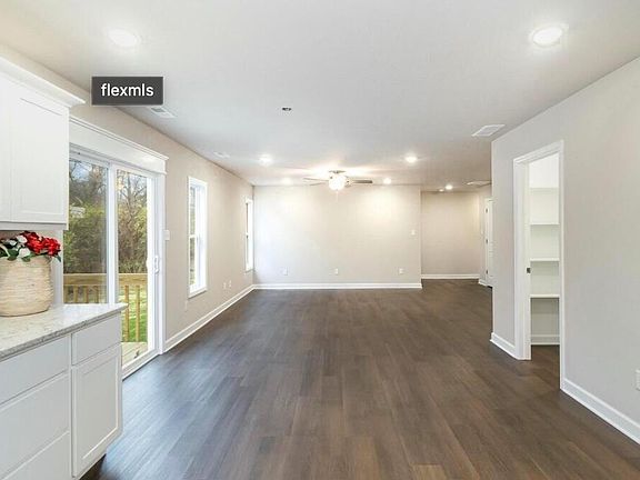 5th image of 709 Fernway Rd