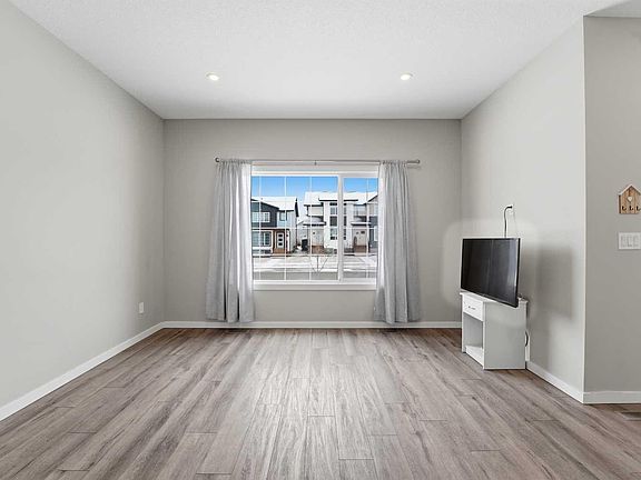 2nd image of 39 Lake St