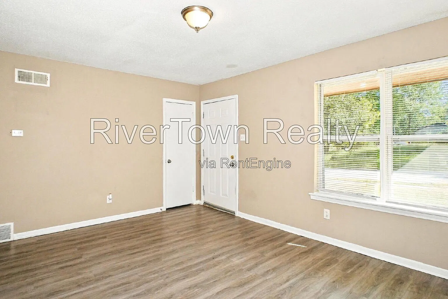 3 bed, 1.0 bath, 1047 sqft, $995 — Photo 4