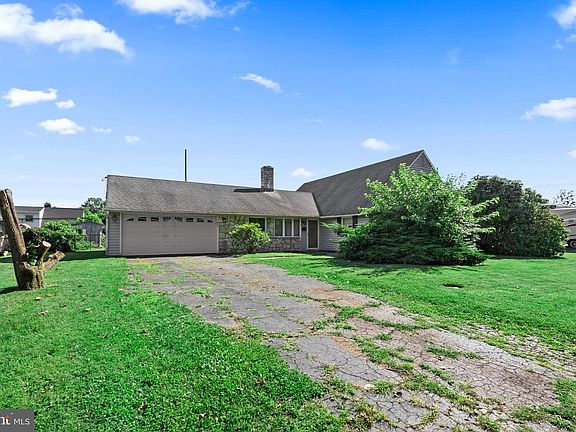 2nd image of 36 Shadywood Rd