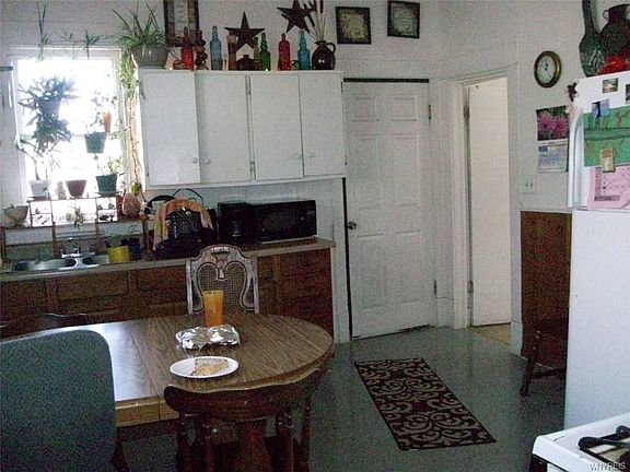 5th image of 27 Melvin Pl