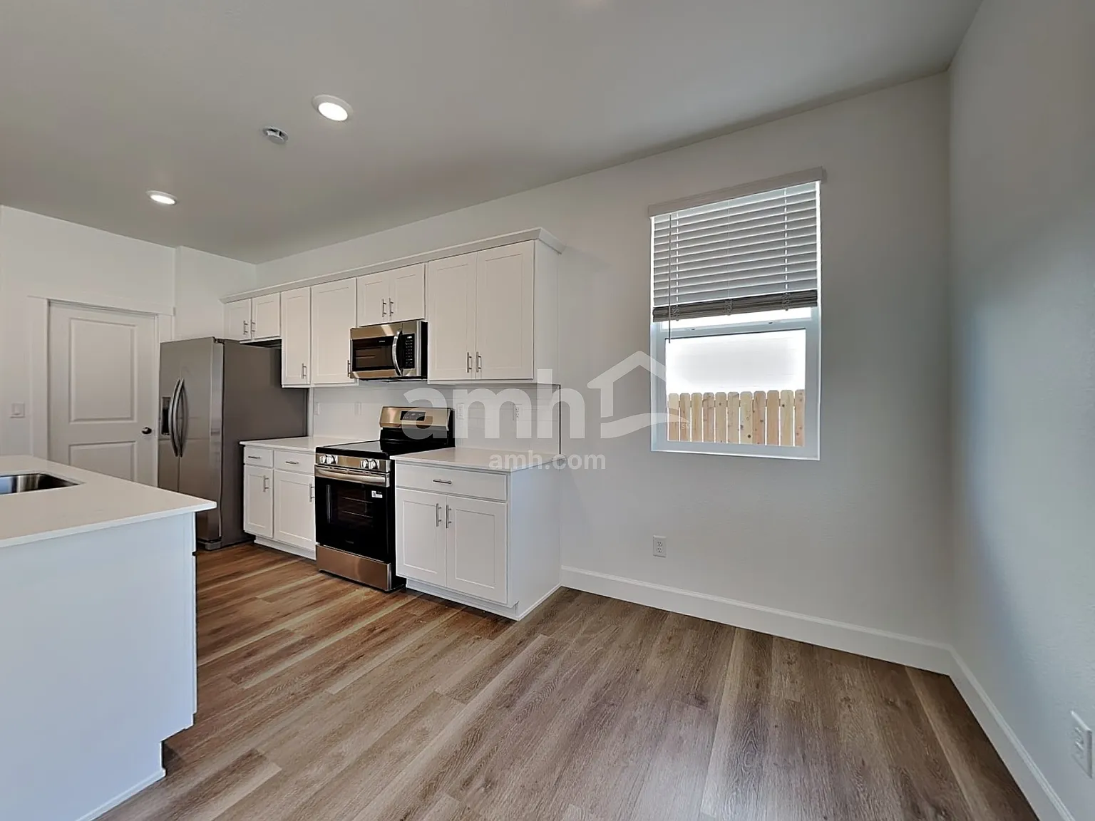 4 bed, 2.5 bath, 2133 sqft, $3,090 — Photo 4