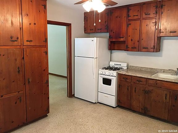 2nd image of 920/922 NE 5th Pl