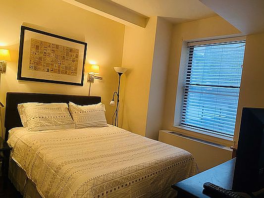 3rd image of 150 W 51st St #1702D