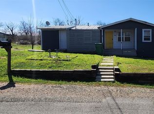 504 W Luce St, Llano, TX 78643