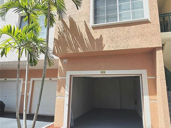 2nd image of 1307 Myrtlewood Cir E #1307
