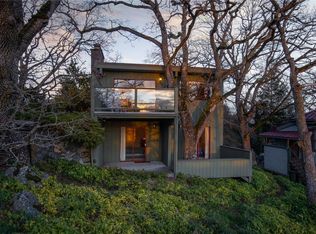 1225 Tolmie Ave, Victoria, BC