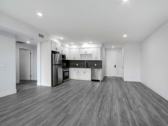 3rd image of 11848 Vanowen St #209