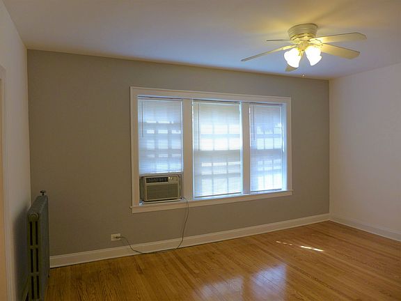 3rd image of 3955 N Lamon Ave #108