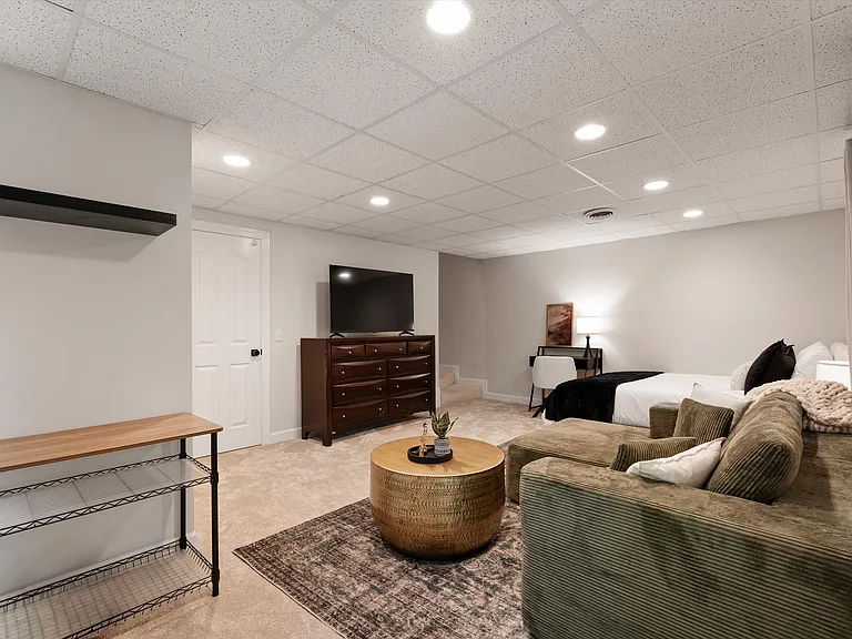 604 Georgian Way #B — Photo 3