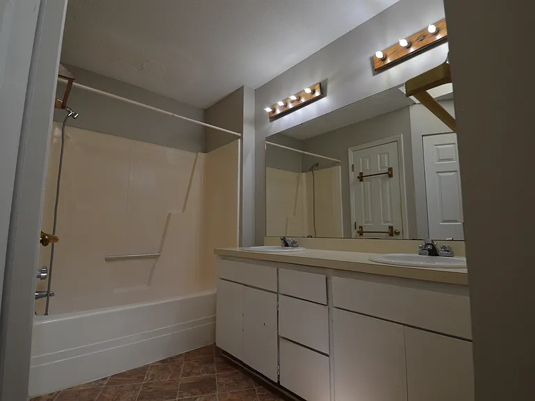 1214 Deptford Ct — Photo 15