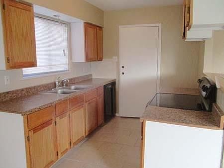4th image of 401 Lumpkin Dr
