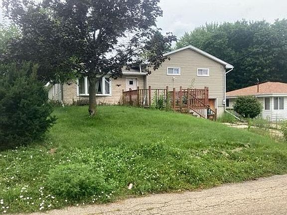 3rd image of 325 W Franklin St
