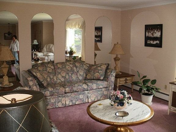 3rd image of 9 Hillcrest Dr