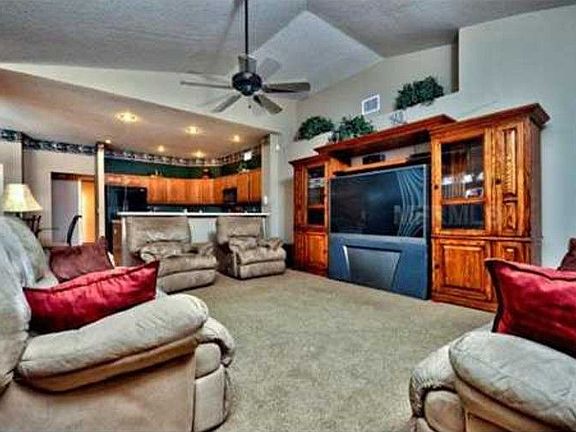 3rd image of 4520 Gentrice Dr