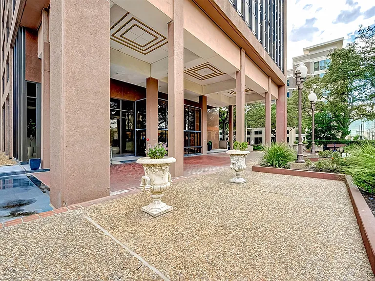5150 Hidalgo St #402 — Photo 4