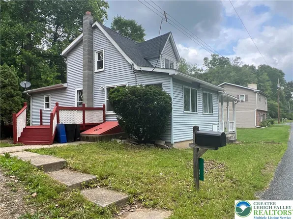 162 W Mountain Rd, Wind Gap, PA 18091